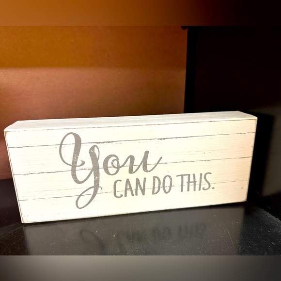 You can do this office shelf decor inspirational ✨ - Picture 1 of 4